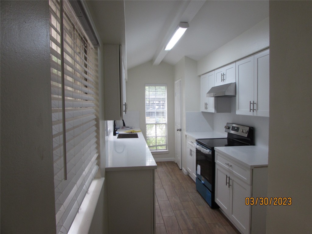 6308 North 1st Street Bellaire, TX 77401 - Photo 2 of 24 kitchen