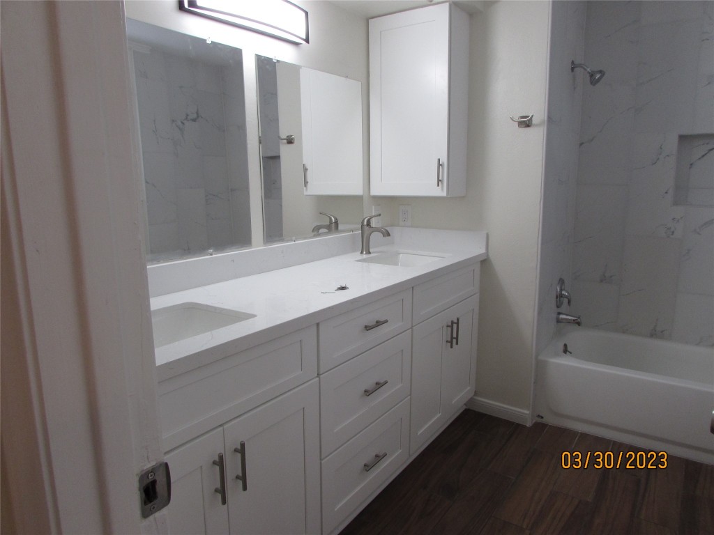 6308 North 1st Street Bellaire, TX 77401 - Photo 22 of 24 master bathroom