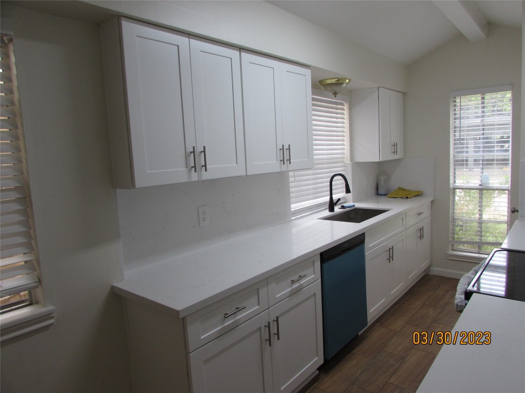 6308 North 1st Street Bellaire, TX 77401 - Photo 4 of 24 kitchen