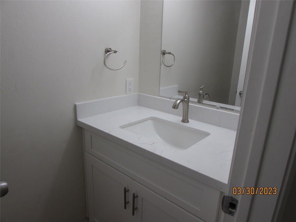 6308 North 1st Street Bellaire, TX 77401 - Photo 5 of 24 half bath