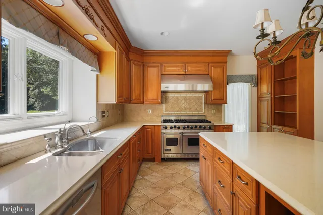 $2,200,000 | 8805 Mary Mead Court, Potomac, MD 20854