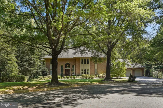 $2,200,000 | 8805 Mary Mead Court, Potomac, MD 20854