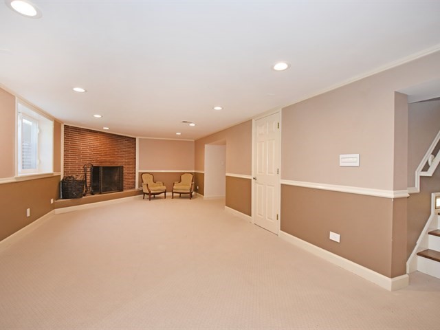 7715 East Prairie Road Skokie, IL 60076 - Photo 21 of 26 a big room with closet and windows