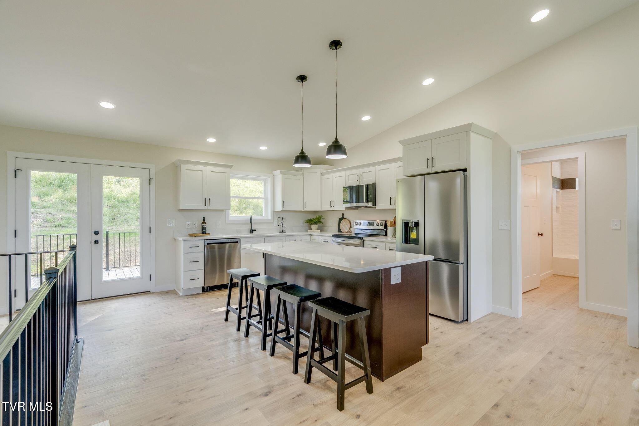 1385 Gap Creek Road Elizabethton, TN 37643 - Photo 8 of 40 004