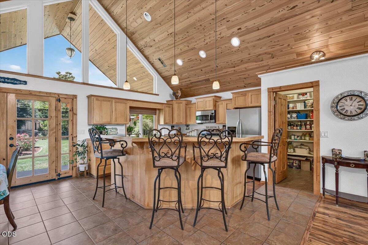 2240 Hull Road Medford, OR 97501 - Photo 6 of 49