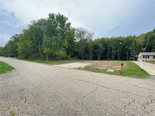 $180,500 | 31 Colony Drive, Alliance, OH 44601