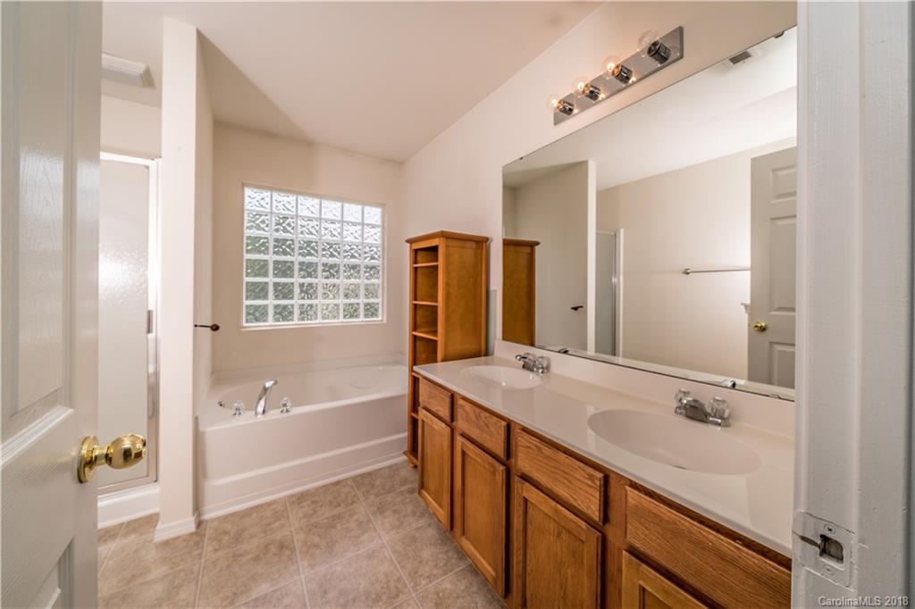 8712 Chalkstone Road Charlotte, NC 28216 - Photo 14 of 36 Gallery Image 14