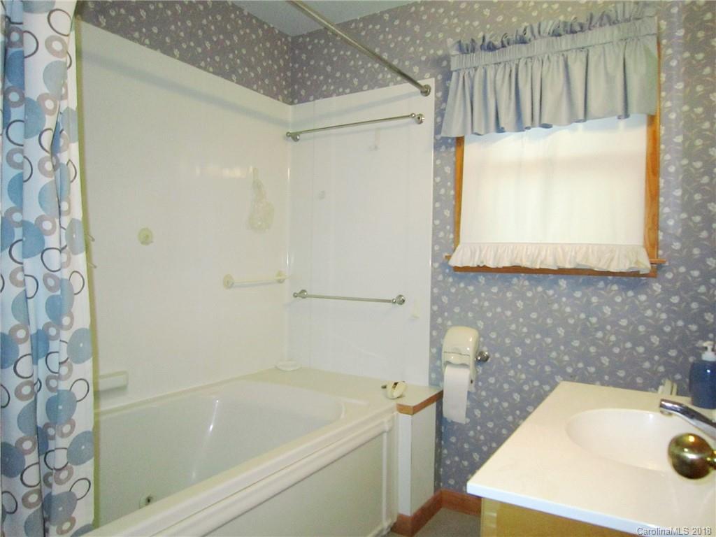 250 Warren Wilson Road Swannanoa, NC 28778 - Photo 8 of 36 Gallery Image 8