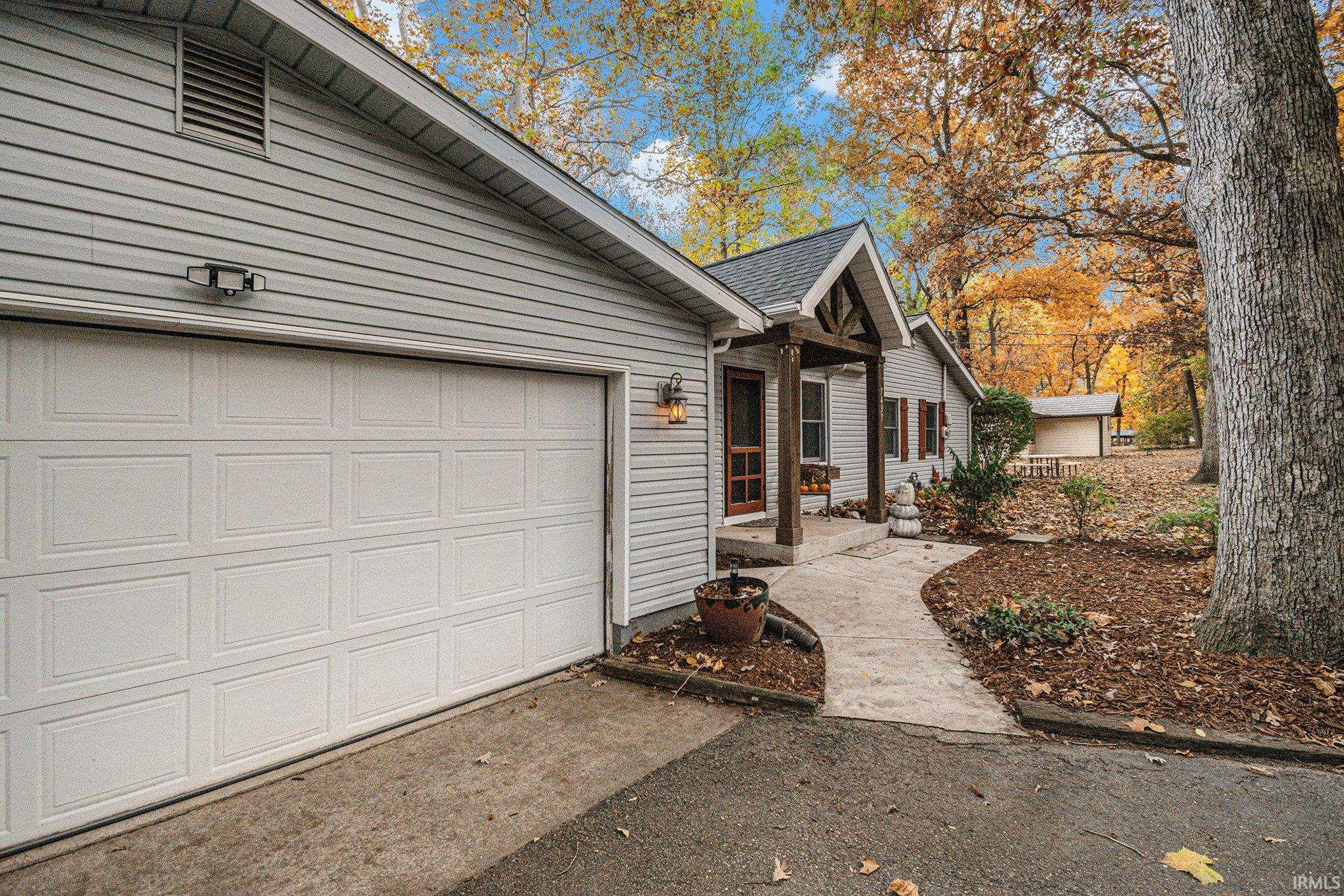 7437 West Snyder Road Warsaw, IN 46580 - Photo 3 of 28