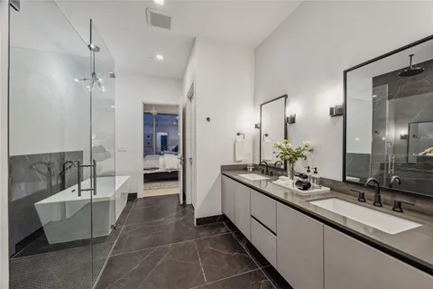 $1,995,000 | 1711 Allen Parkway, Unit 2301, Houston, TX 77019