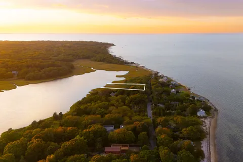 $2,195,000 | 100 Gerard Drive, East Hampton, NY 11937