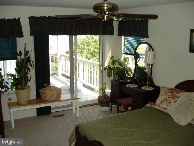 1117 Engleberth Road Essex, MD 21221 - Photo 5 of 20 a living room with furniture