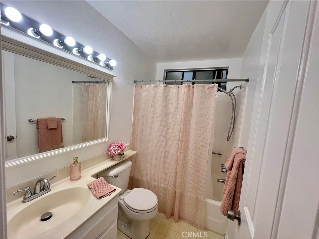 3516 East Ransom Street, Unit 204 Long Beach, CA 90804 - Photo 22 of 38 Guest Bathroom