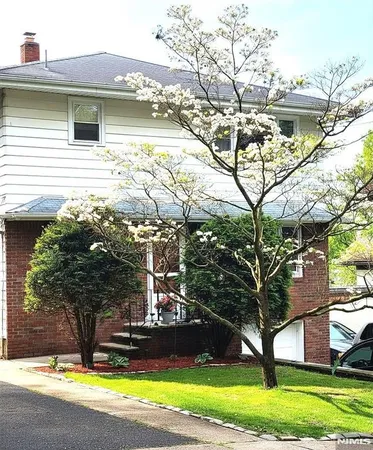 $2,900 | 29 Woodland Road, Bloomfield, NJ 07003