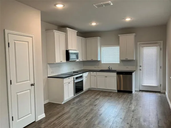 $2,700 | 1135 Rusk Way, Lewisville, TX 75077