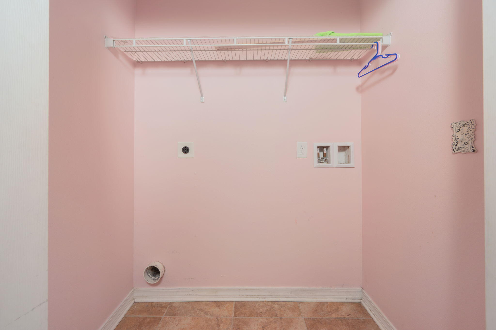 200 Wainwright Drive Crestview, FL 32539 - Photo 26 of 42 a view of a small room