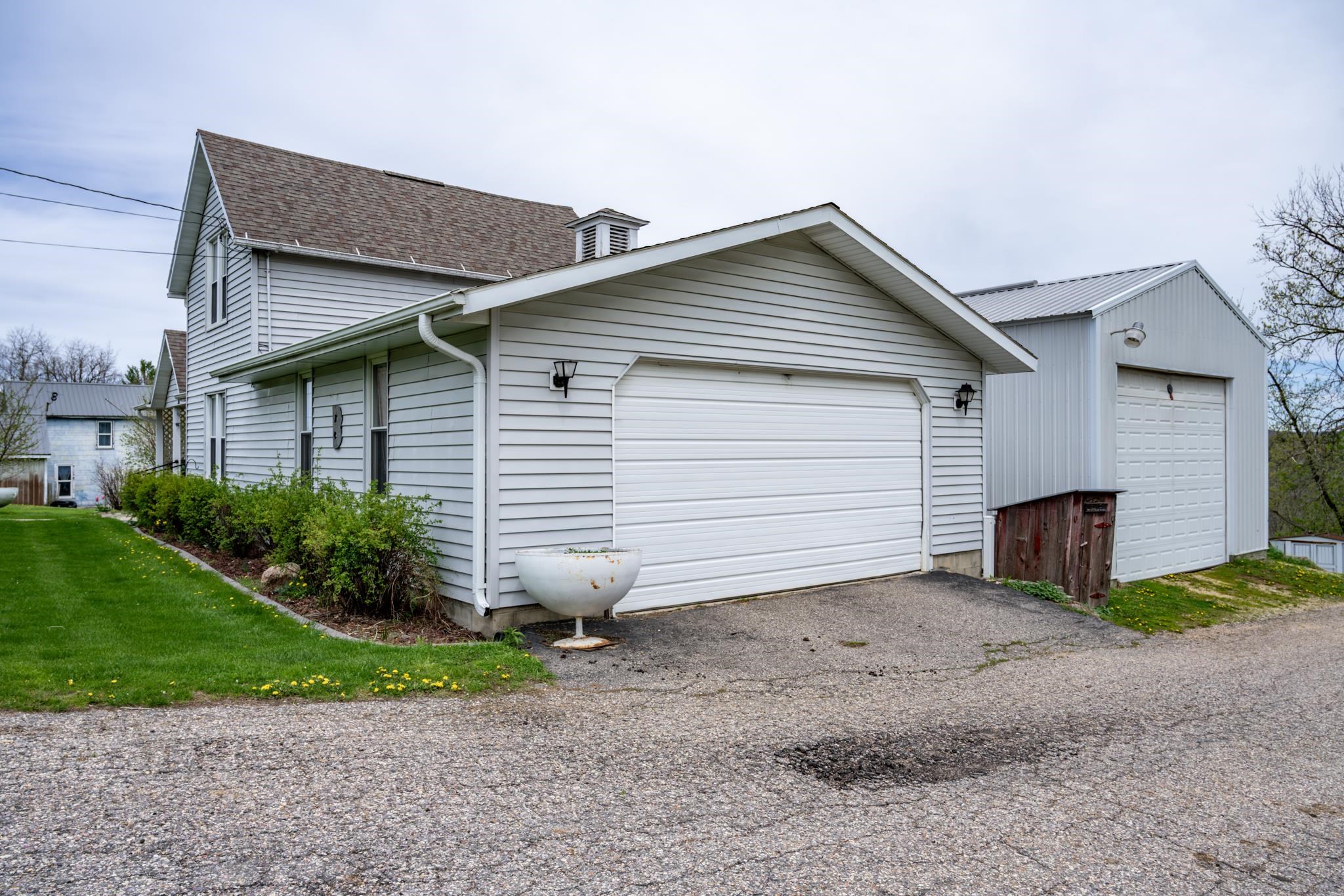 207 Spring Street Elroy, WI 53929 - Photo 5 of 68