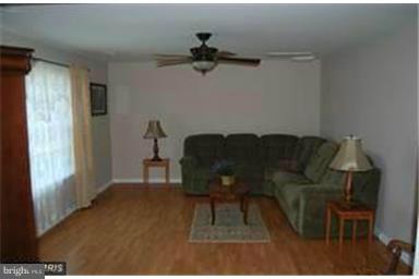 9088 Pumpkin Neck Road King George, VA 22485 - Photo 14 of 30 Living Room