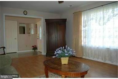 9088 Pumpkin Neck Road King George, VA 22485 - Photo 15 of 30 Living Room