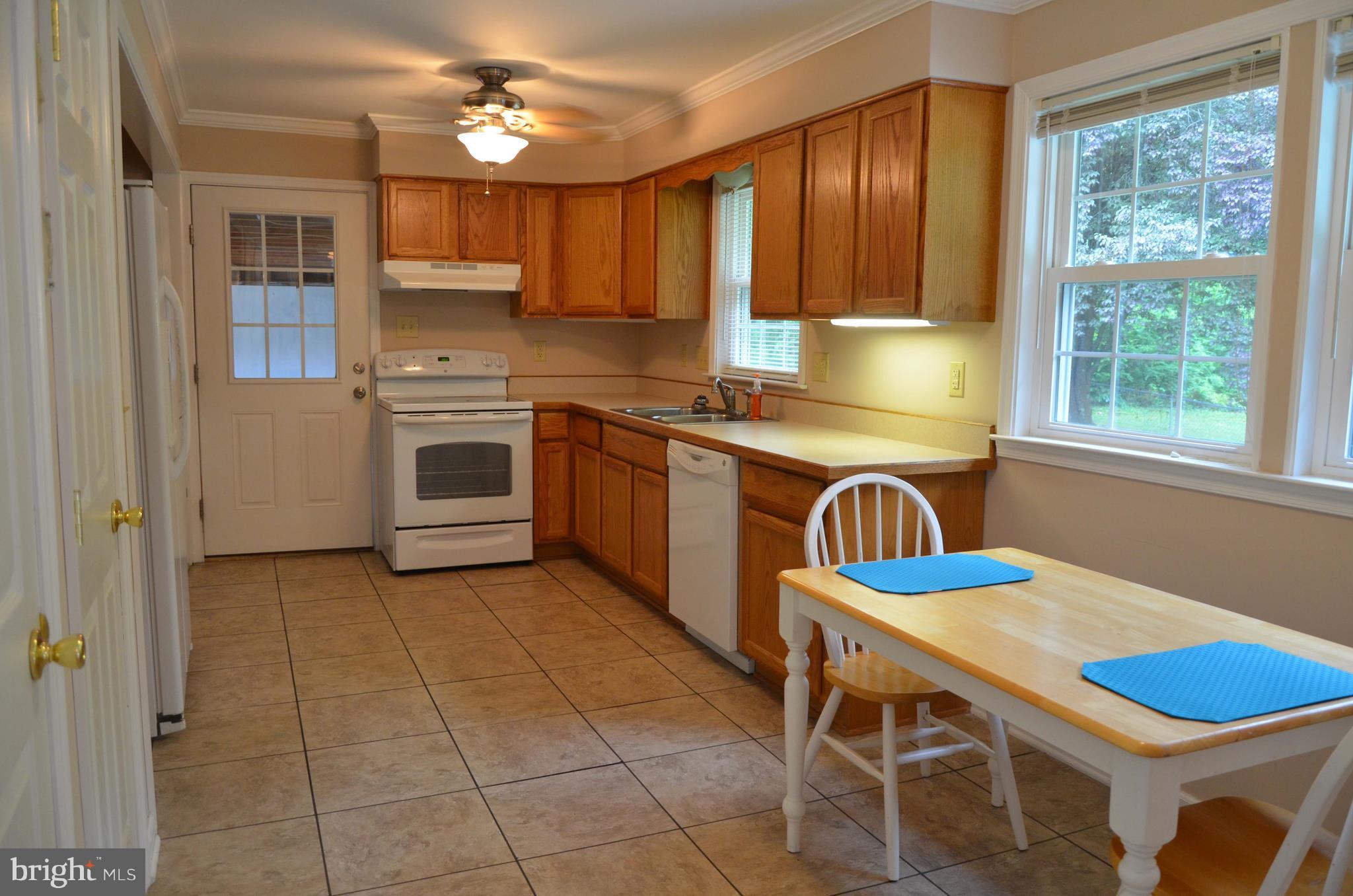 9088 Pumpkin Neck Road King George, VA 22485 - Photo 10 of 30 Kitchen