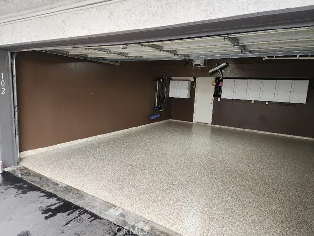 a view of room with an empty room