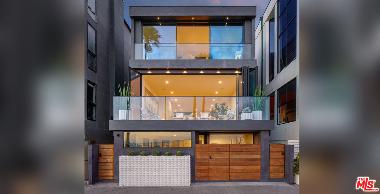 2811 Ocean Front Walk Venice, CA 90291 - Photo 1 of 6