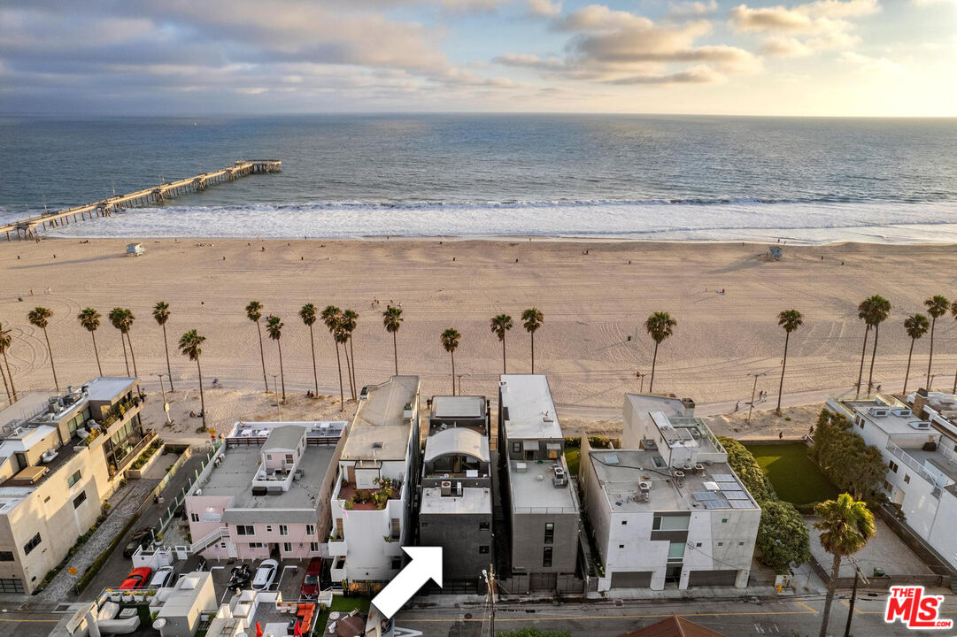 2811 Ocean Front Walk Venice, CA 90291 - Photo 3 of 6