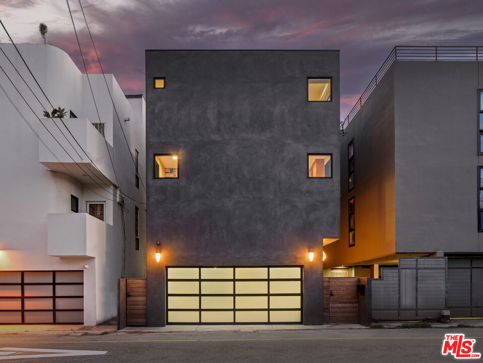 2811 Ocean Front Walk Venice, CA 90291 - Photo 6 of 6