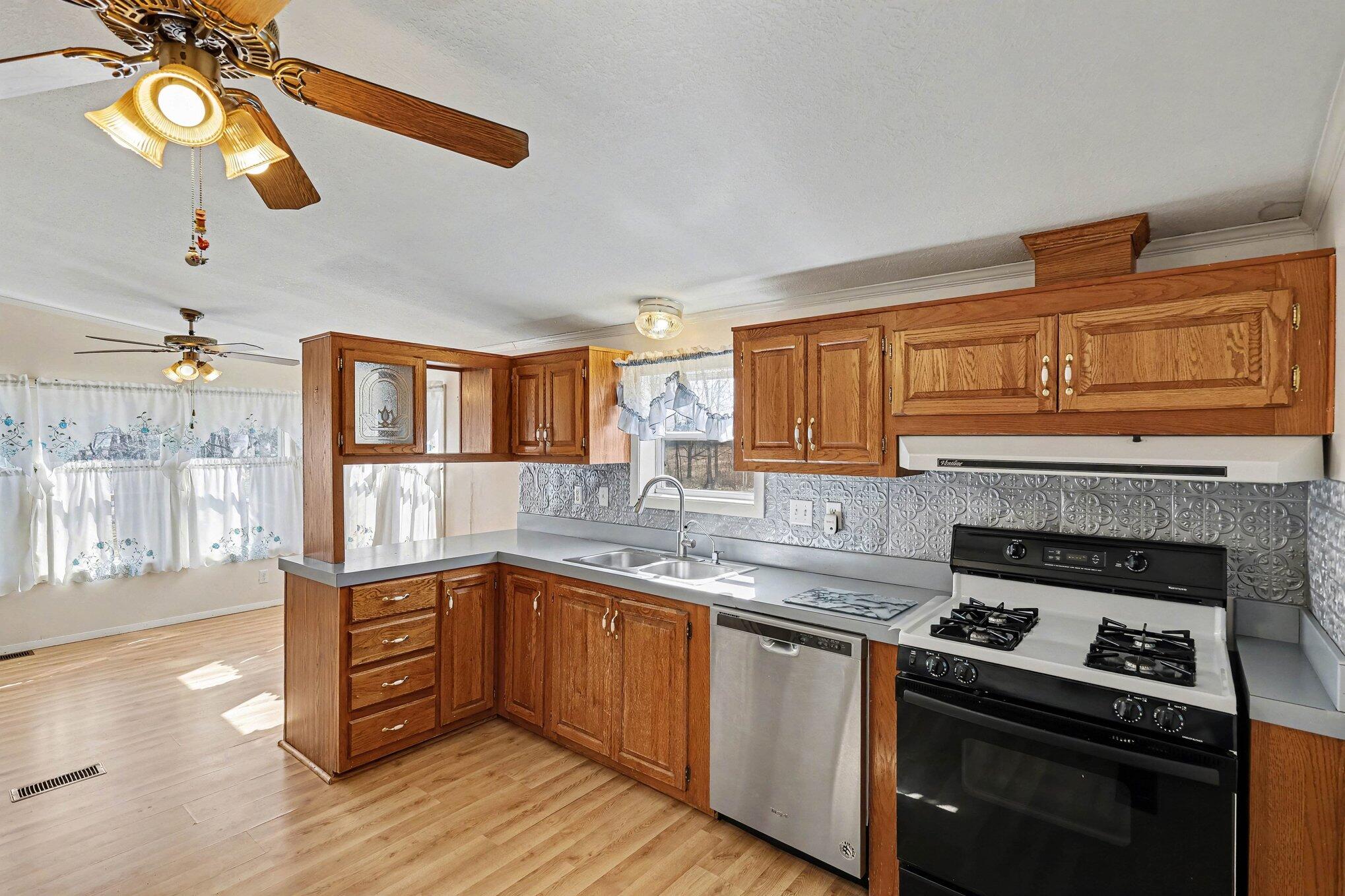 21502 26 Mile Road Olivet, MI 49076 - Photo 8 of 29 Kitchen