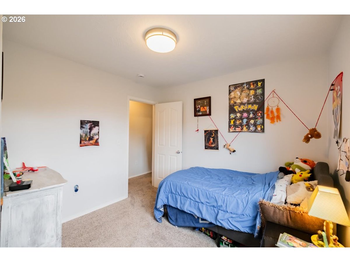 302 Division Street Northeast Silverton, OR 97381 - Photo 34 of 48 a bedroom with furniture and a potted plant