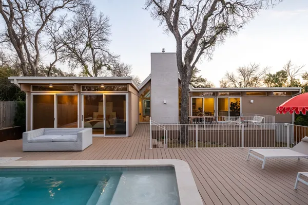 a view of a house with backyard and sitting area