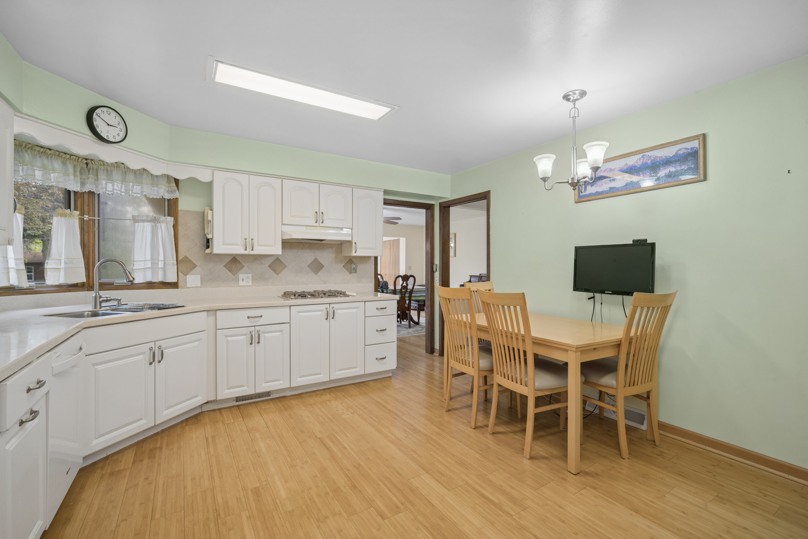 484 Springhill Drive Roselle, IL 60172 - Photo 13 of 23