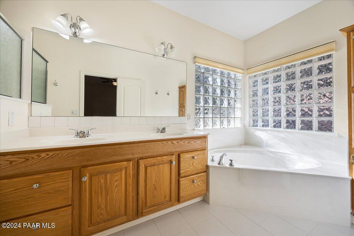 1260 Haisley Road Prescott, AZ 86303 - Photo 19 of 34 Primary Bathroom - 1260 Haisley Rd