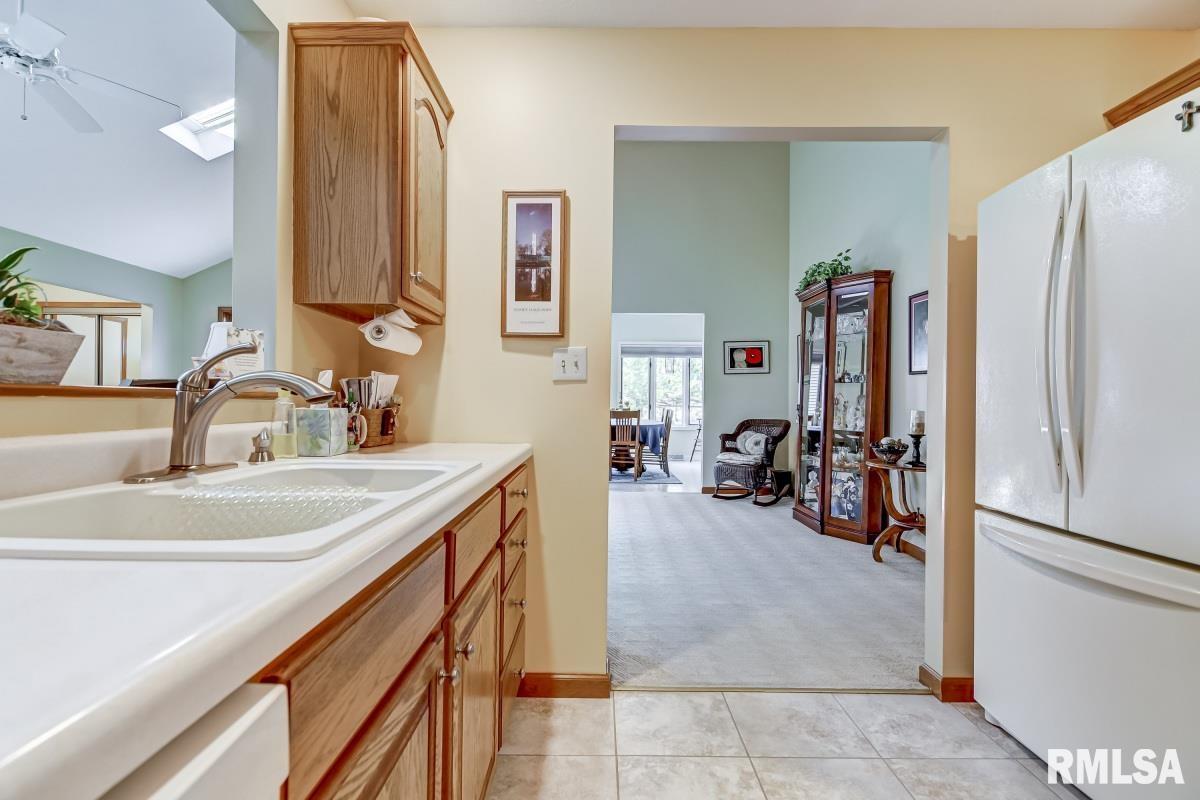 107 Country Place Springfield, IL 62703 - Photo 14 of 35