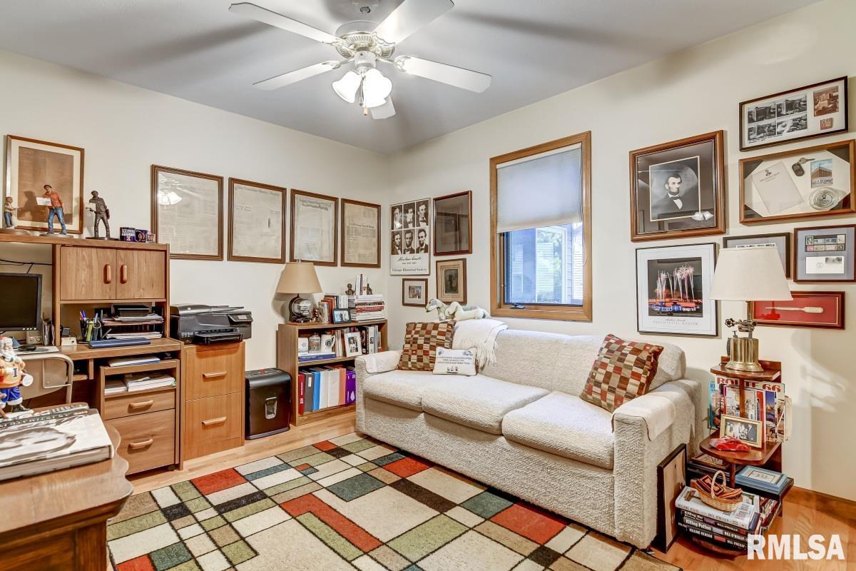 107 Country Place Springfield, IL 62703 - Photo 24 of 35