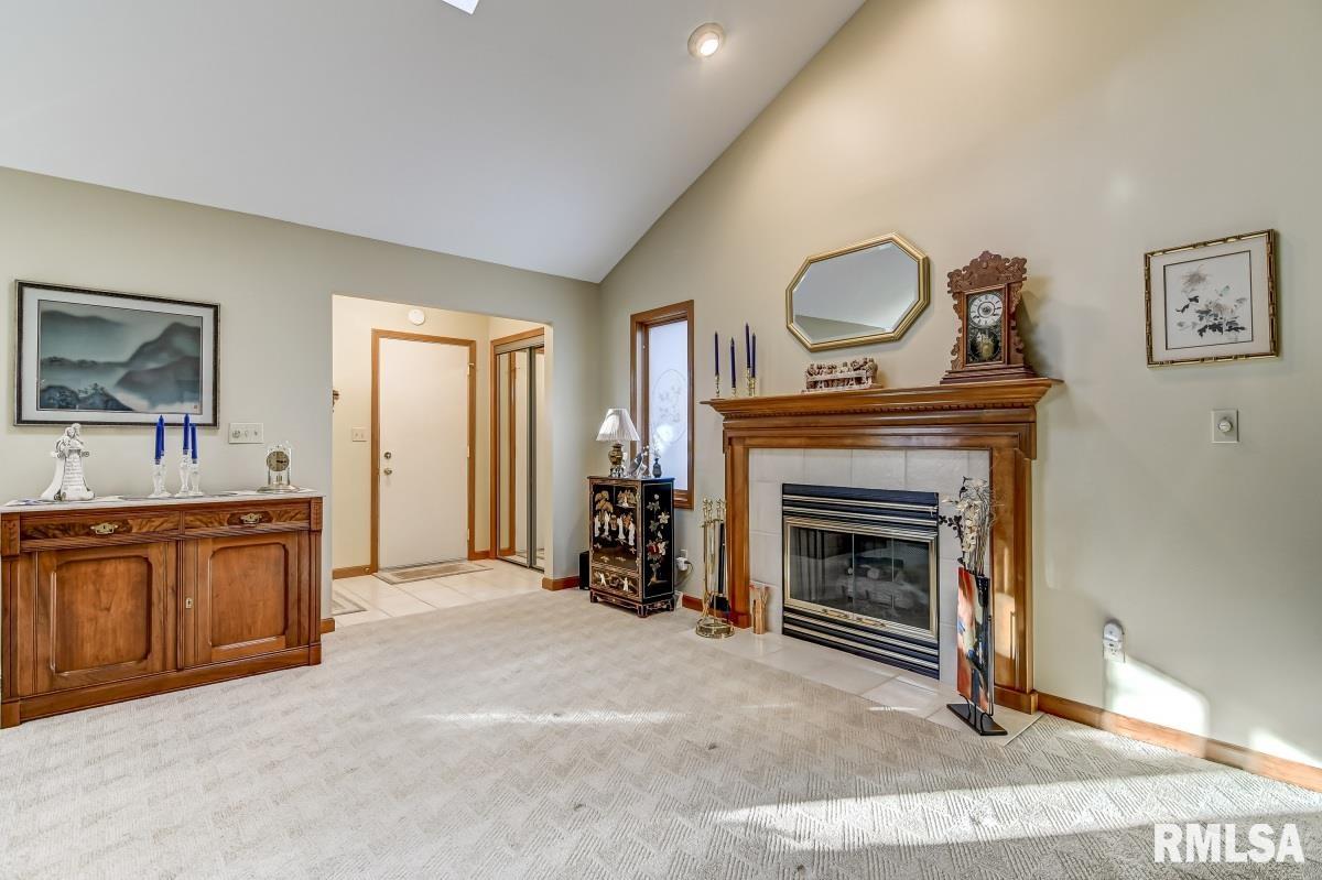 107 Country Place Springfield, IL 62703 - Photo 8 of 35