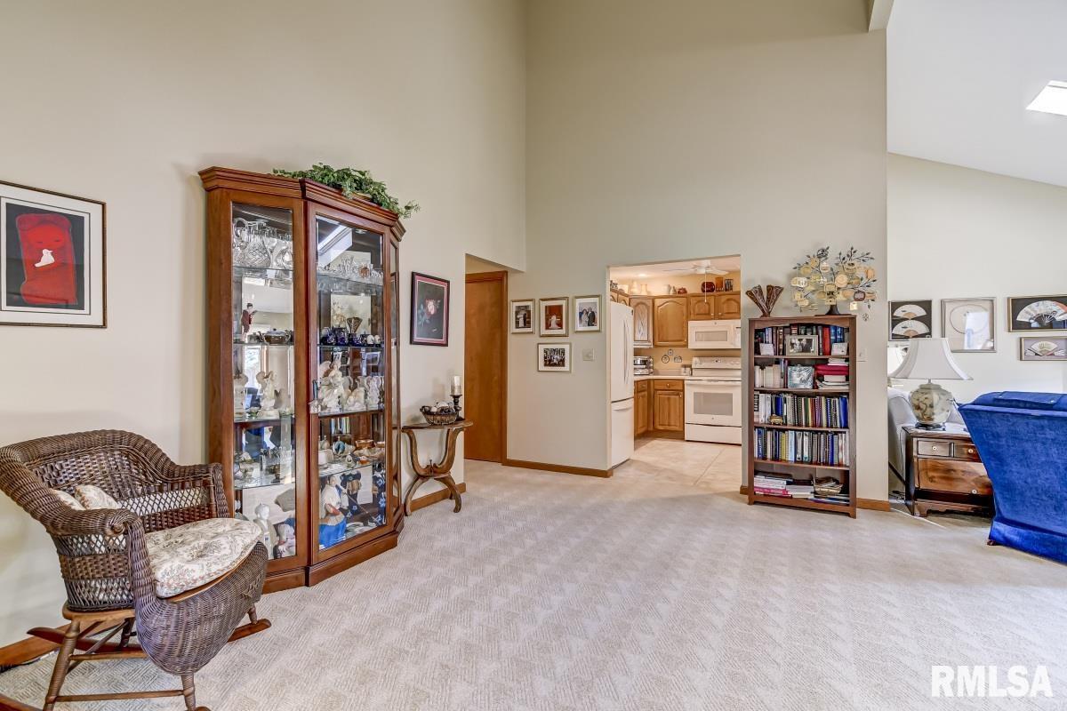 107 Country Place Springfield, IL 62703 - Photo 10 of 35