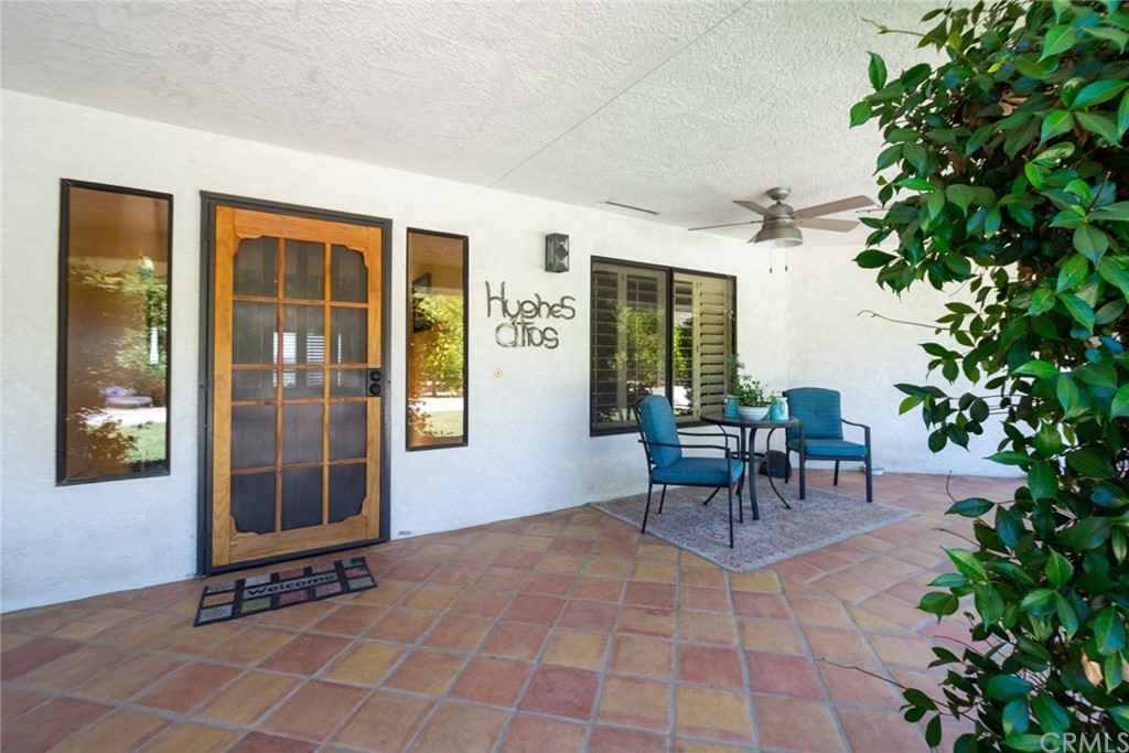 47810 Bee Canyon Truck Trail Hemet, CA 92544 - Photo 4 of 43 a living room with furniture and a potted plant