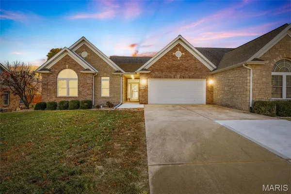 $339,900 | 520 Wynnfield Lane, Farmington, MO 63640