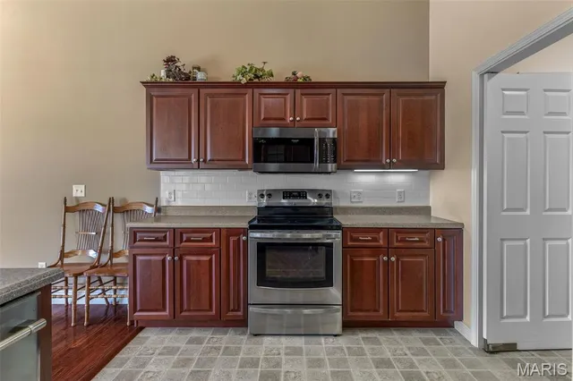 $345,000 | 520 Wynnfield Lane, Farmington, MO 63640