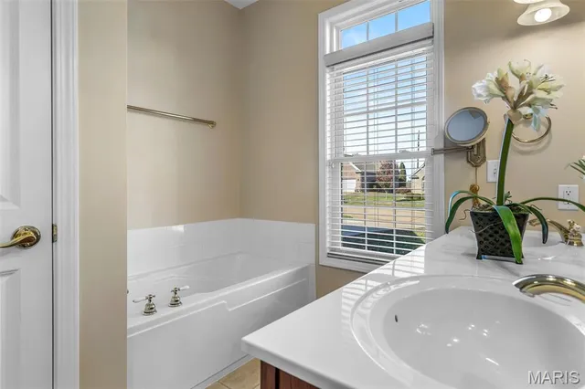 $345,000 | 520 Wynnfield Lane, Farmington, MO 63640