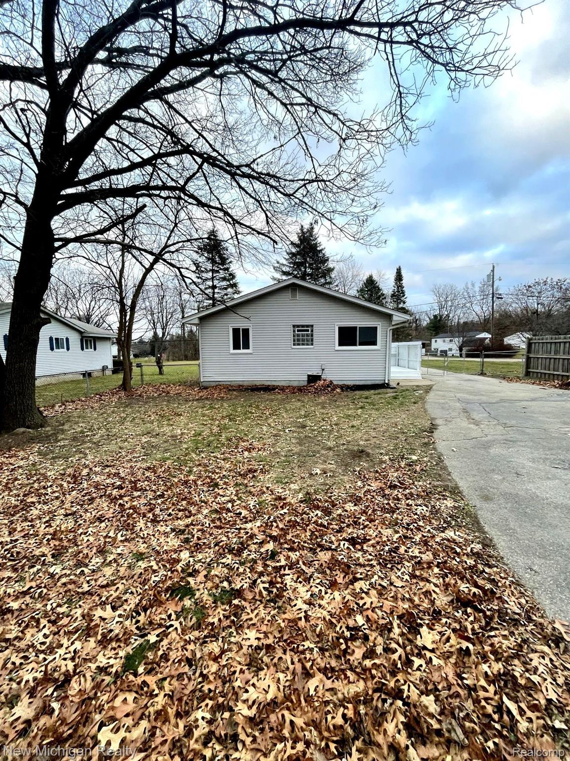 9555 Colgate Clarkston, MI 48348 - Photo 35 of 44 Gallery Image 35