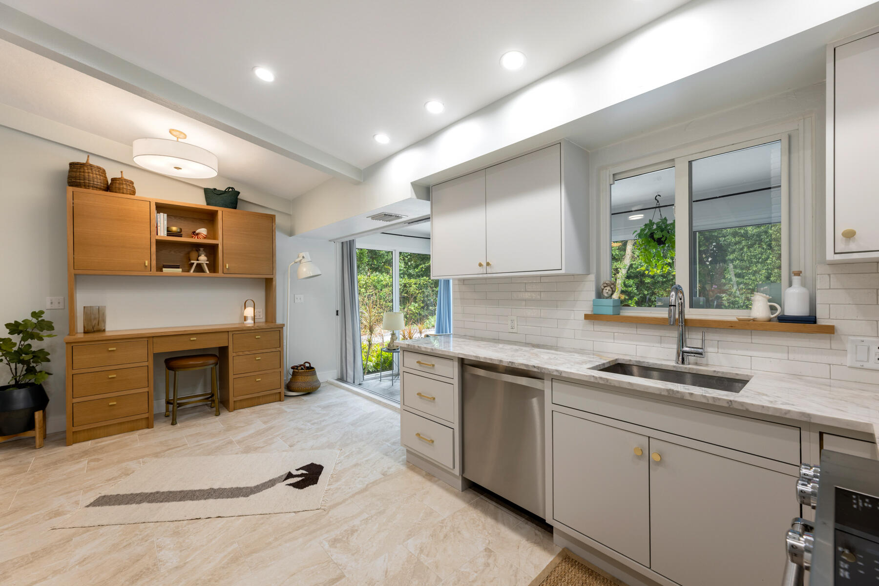 32 Park Road Islamorada, FL 33036 - Photo 10 of 48 a kitchen with sink cabinets and window