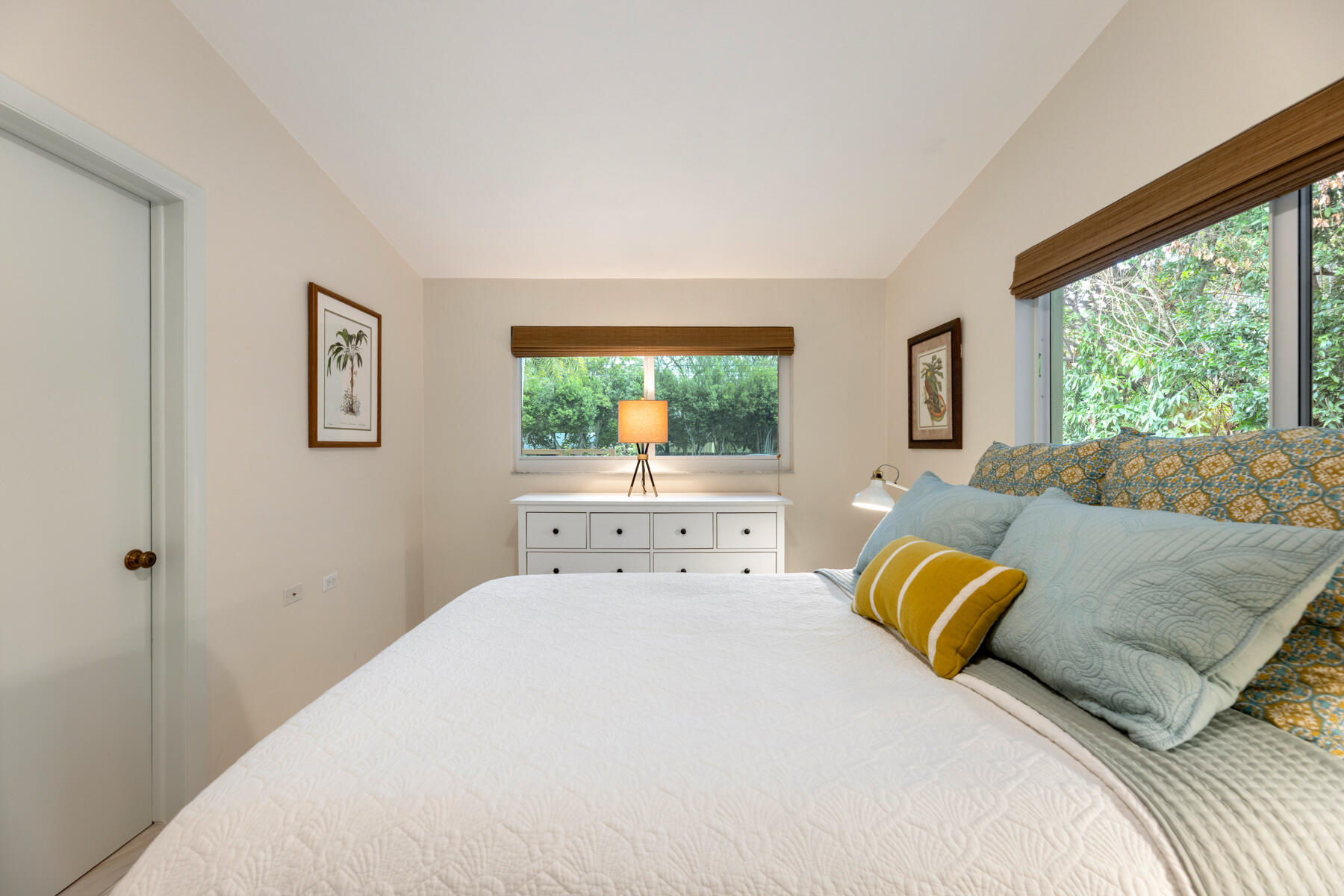 32 Park Road Islamorada, FL 33036 - Photo 14 of 48 a bedroom with a large bed and a large window