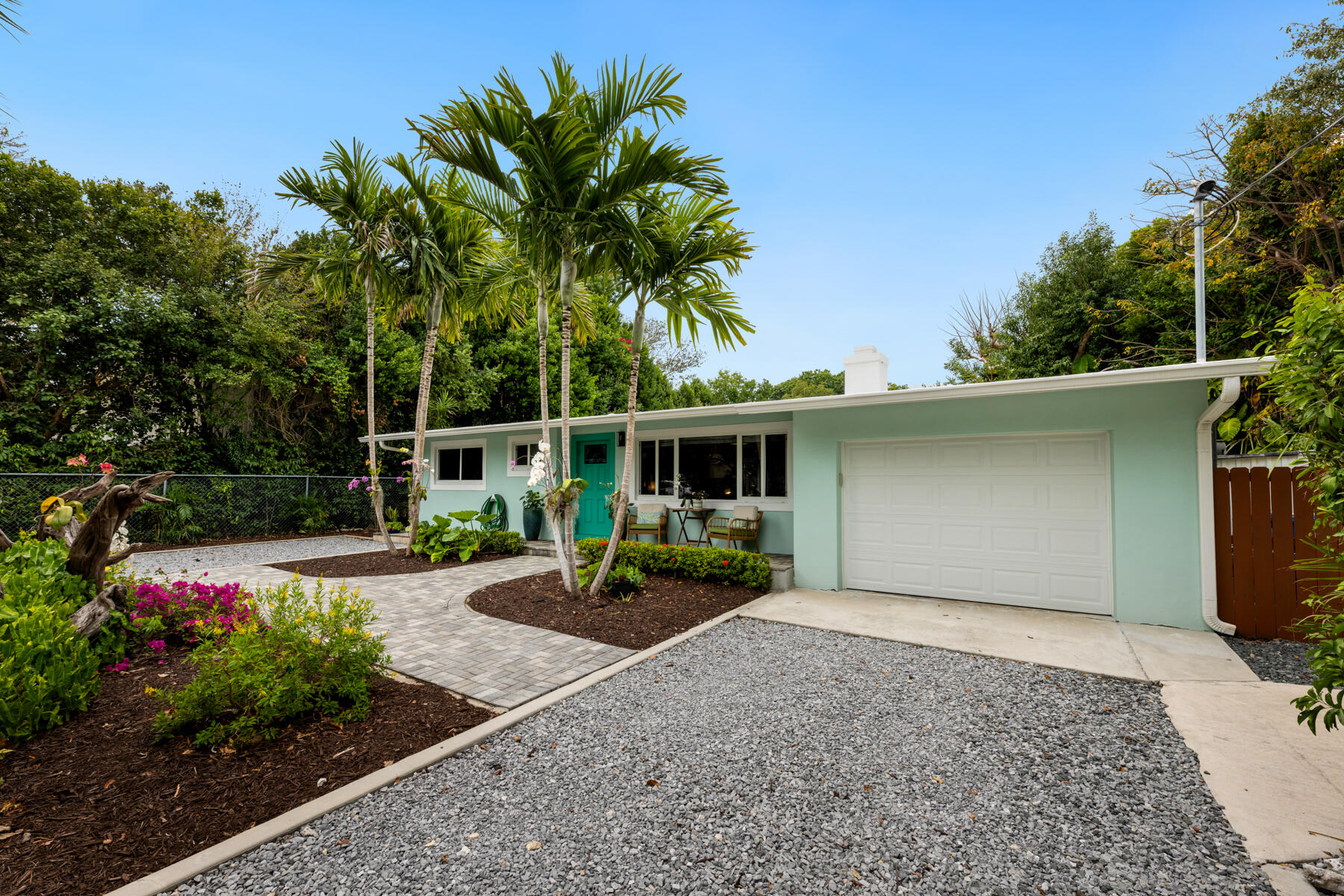 32 Park Road Islamorada, FL 33036 - Photo 21 of 48 a front view of a house with garden and porch