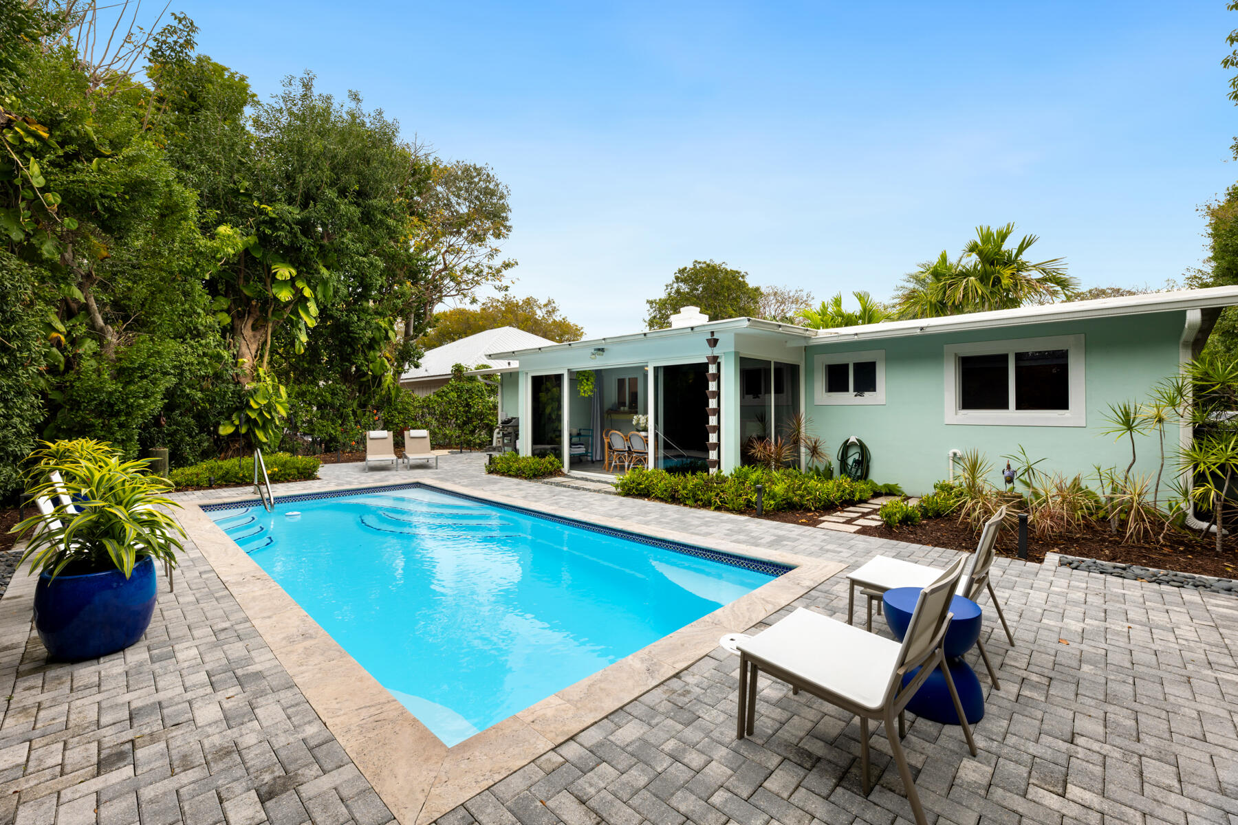 32 Park Road Islamorada, FL 33036 - Photo 3 of 48 a view of a house with swimming pool and sitting area