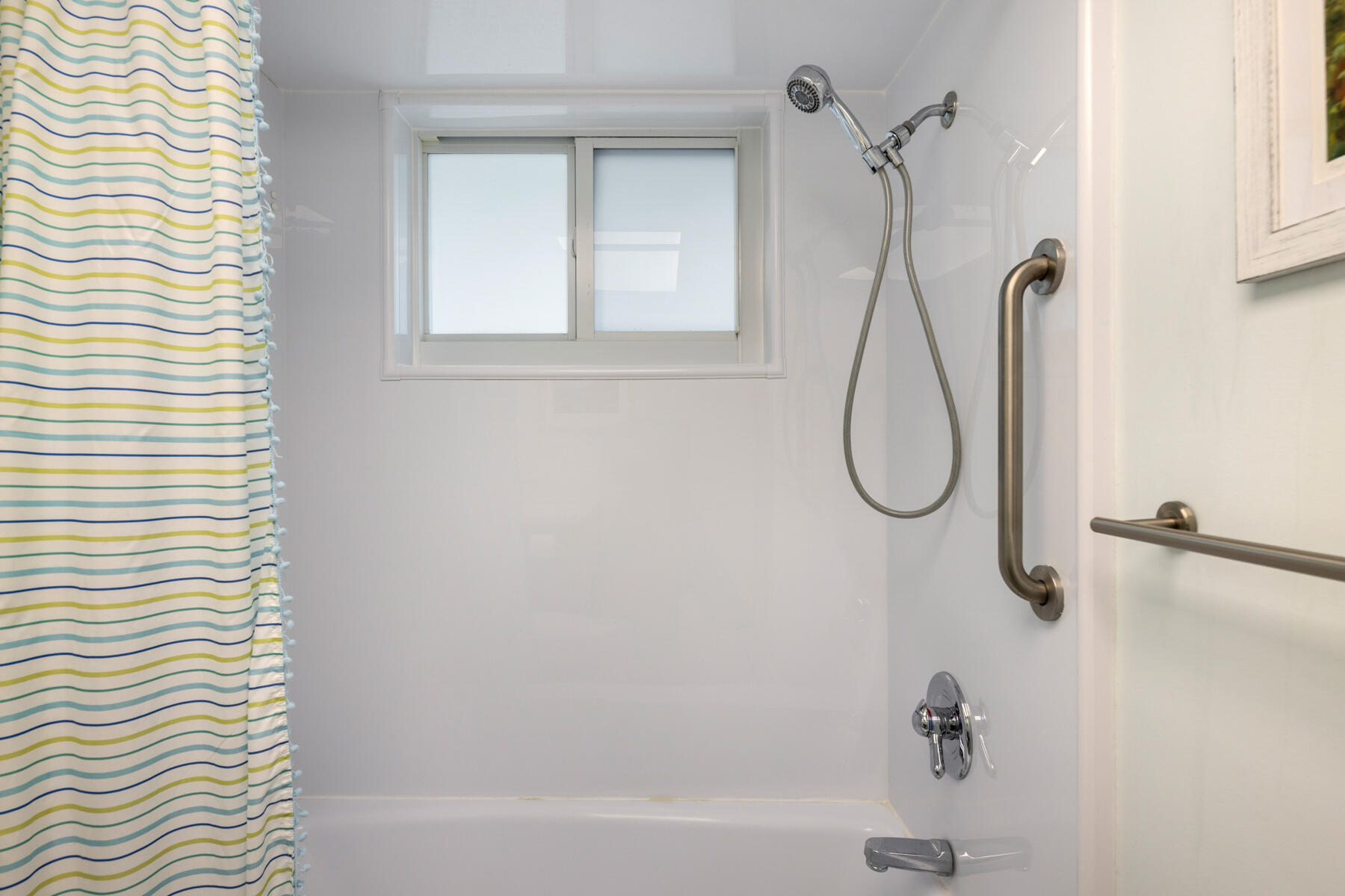 32 Park Road Islamorada, FL 33036 - Photo 35 of 48 a bathroom with a bath tub with a shower