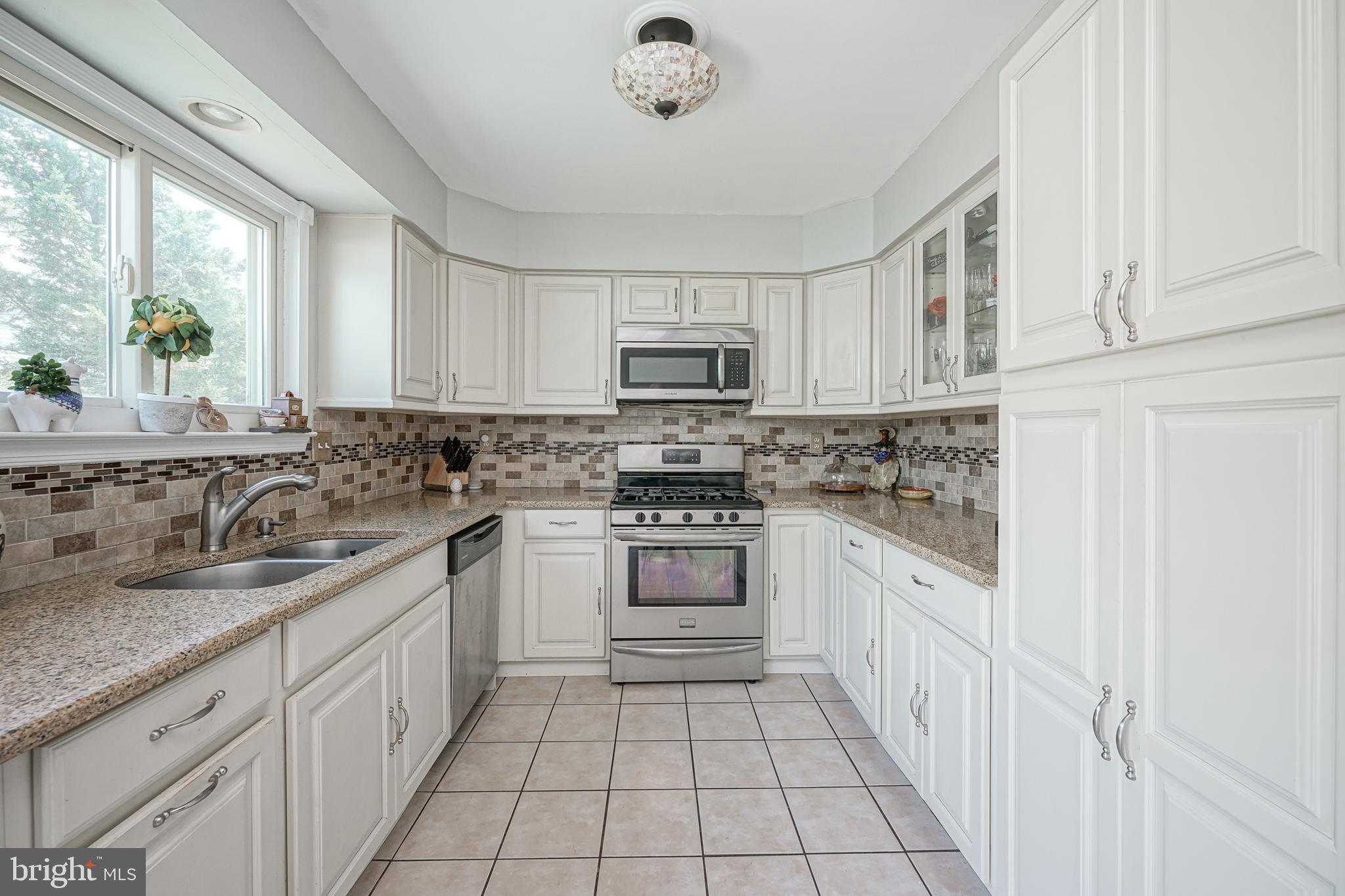 18 Ridgewood Way Burlington, NJ 08016 - Photo 13 of 37 Gallery Image 13