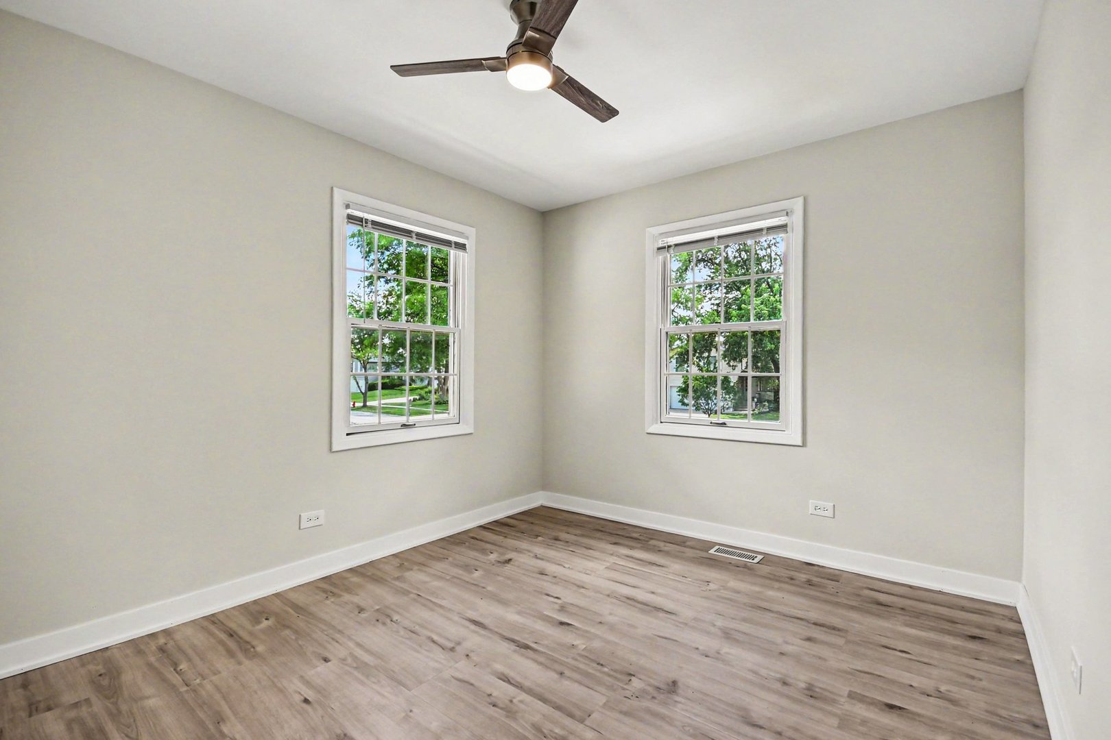 1312 West Oakmont Road Hoffman Estates, IL 60169 - Photo 13 of 29