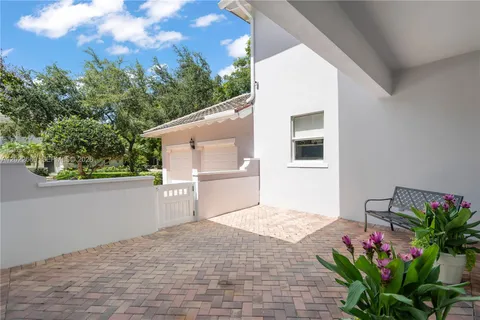$3,900,000 | 5700 Southwest 86th Street, South Miami, FL 33143